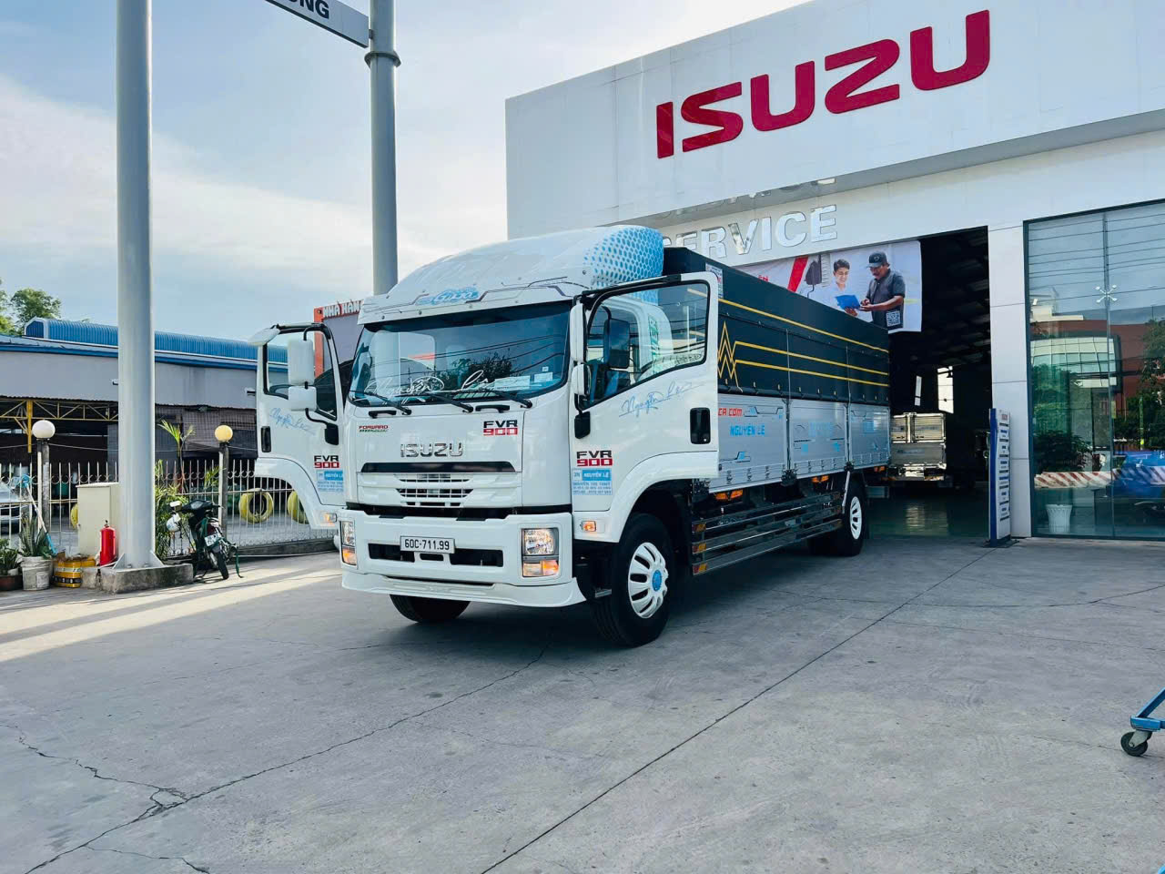 CHO THUÊ XE TẢI 15 TẤN CHỞ HÀNG 10 Xe tải Isuzu 15 tấn chở hàng Liên Kết Việt